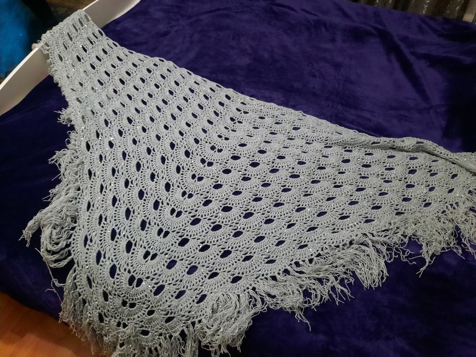 Продам шаль ручная вязка.