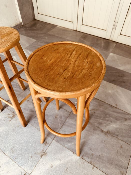 Два ретро дървени бар стола от 80-те