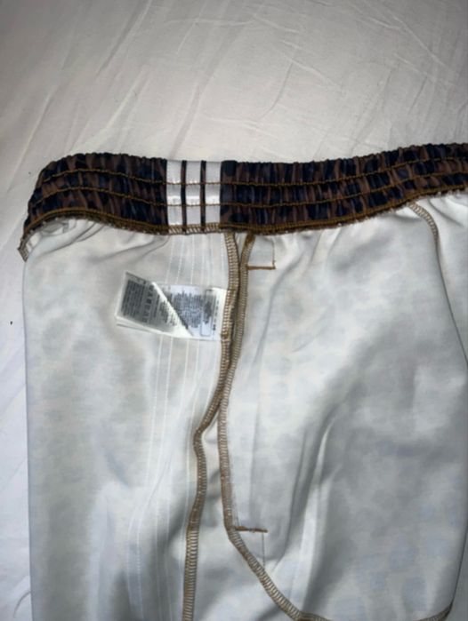 Pantaloni scurti adidas leopard print