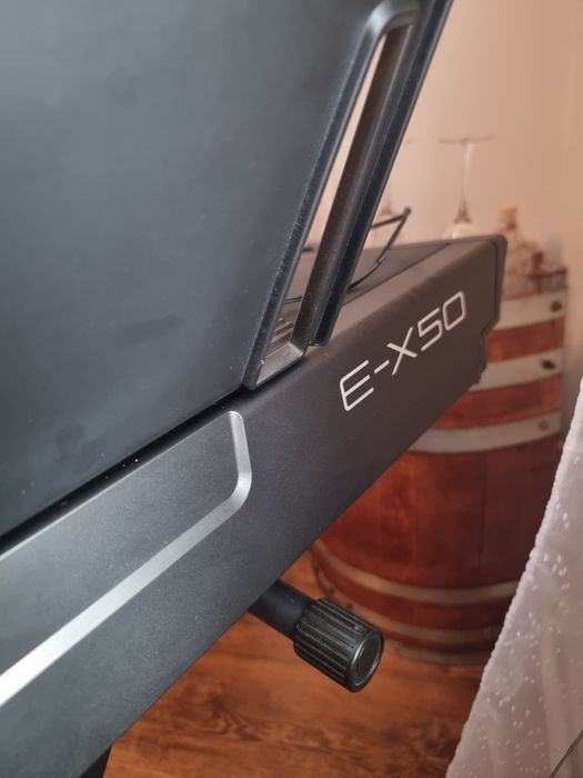 Pian digital Roland E- X50