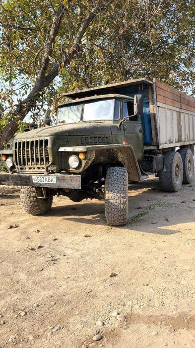 Ural 5557 samosval sotiladi