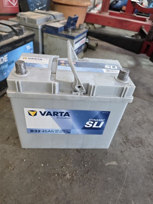 Акумулатор  Varta 45AH  330A