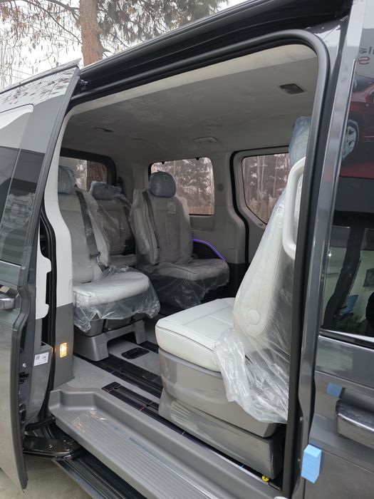 Hyundai staria 2025й. 600 км. Мокрый асфальт.