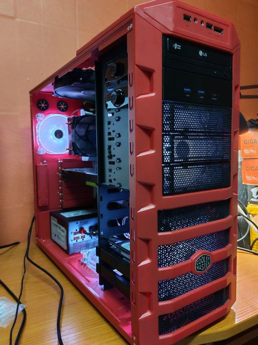 PC Gaming - Intel i9 9900 8C/16T, 32GB RAM, Carcasă HAF 922