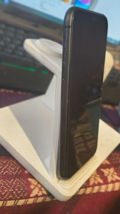 Iphone 11 64 GB 100% Бат. перфектно състояние