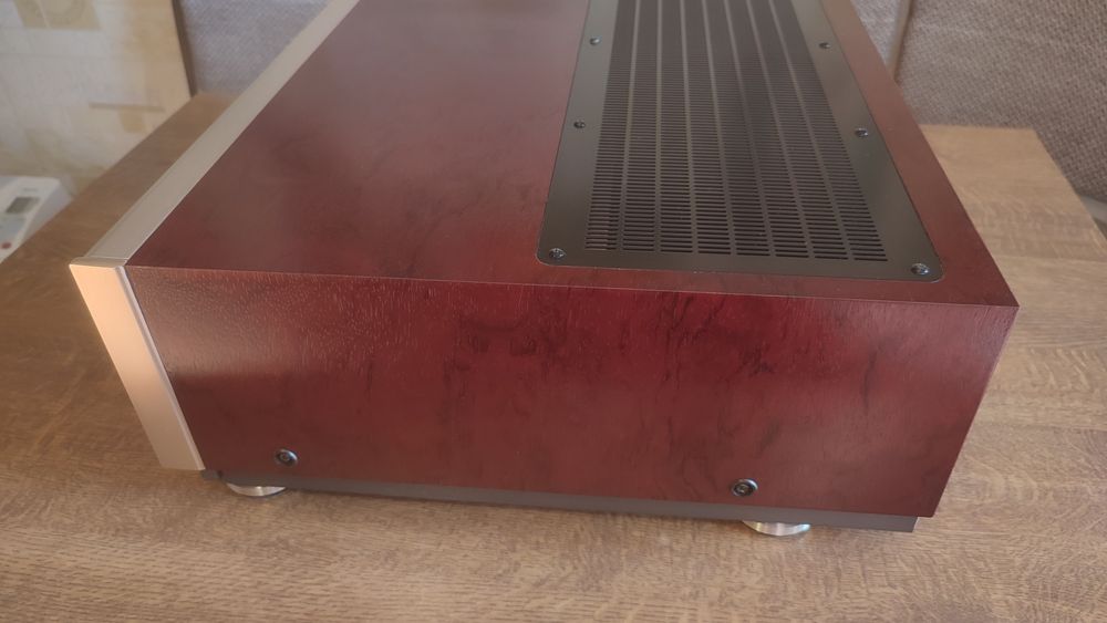 Продам усилитель Luxman L-560