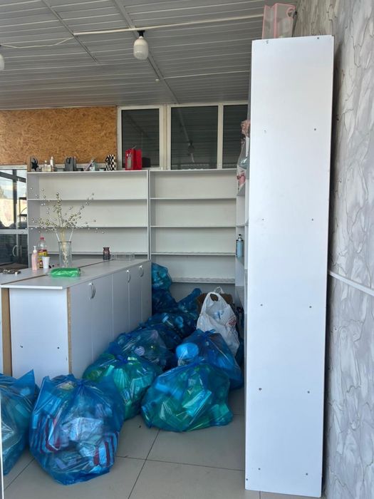 Продам полки, оборудование для магазинов.