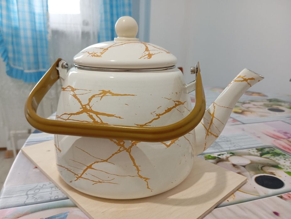 Продам чайник 3,3 л