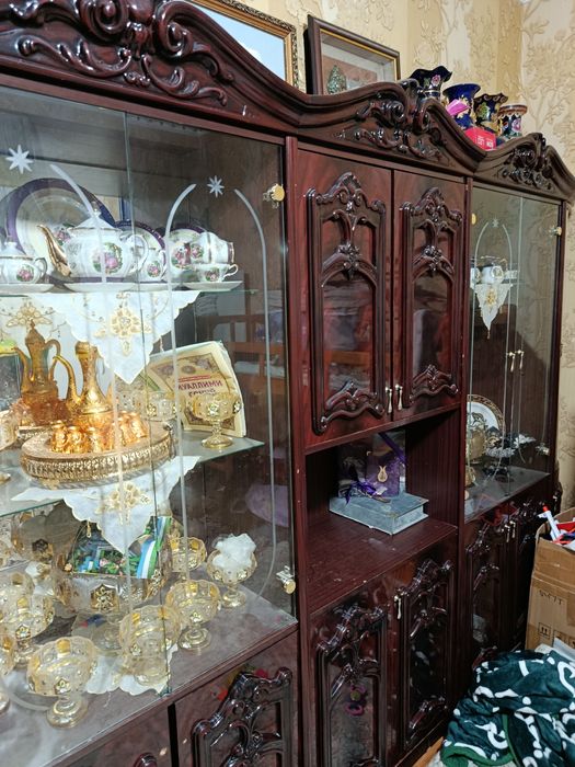 Мебел стенка сотилади