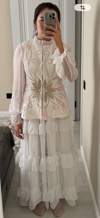 Кажекей с платьем