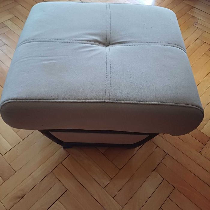 Табуретка и ъглов диван