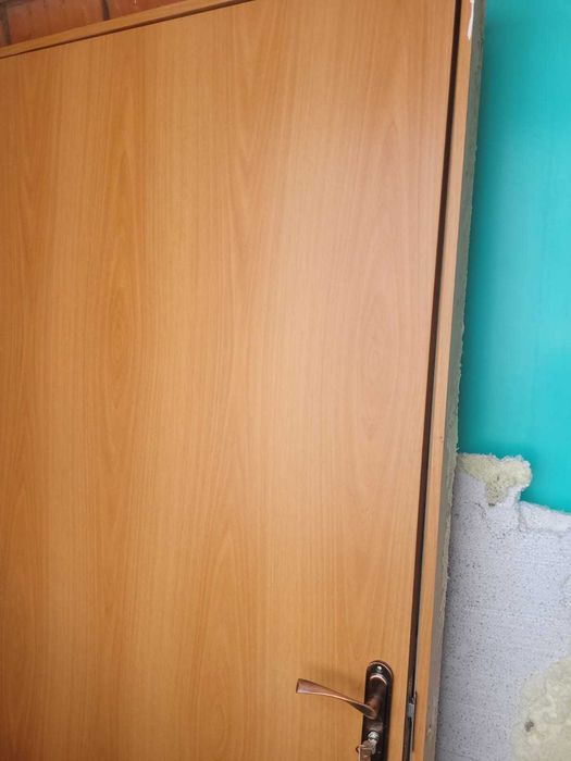 Продам межкомтнатную дверь