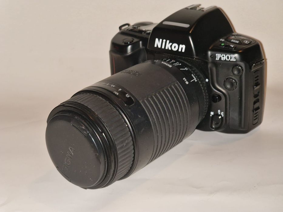 Nikon F90x + Obiectiv Sigma + Blitz Nikon SB-24
