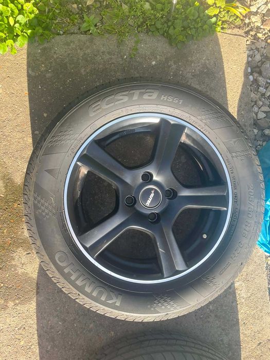 Летни гуми (KUMHO 205/60R16 ДОТ25) на алуминиеви джанти (AUTEC 63.3 ET)