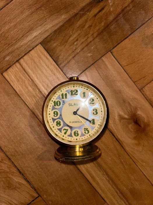СССР настолен будилник SLAVA 11 JEWELS - антика, купен от Русия.