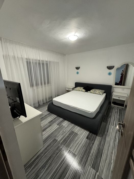 Inchiriez apartament cu 2 camere  incepand cu 1 august in zona  Tic tac pe termen lung.