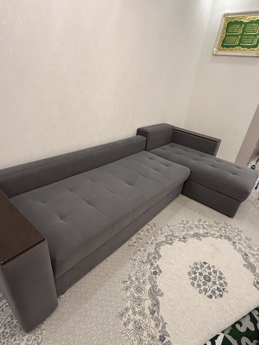 Срочно продам б/у диван раскладной в хорошом состояние