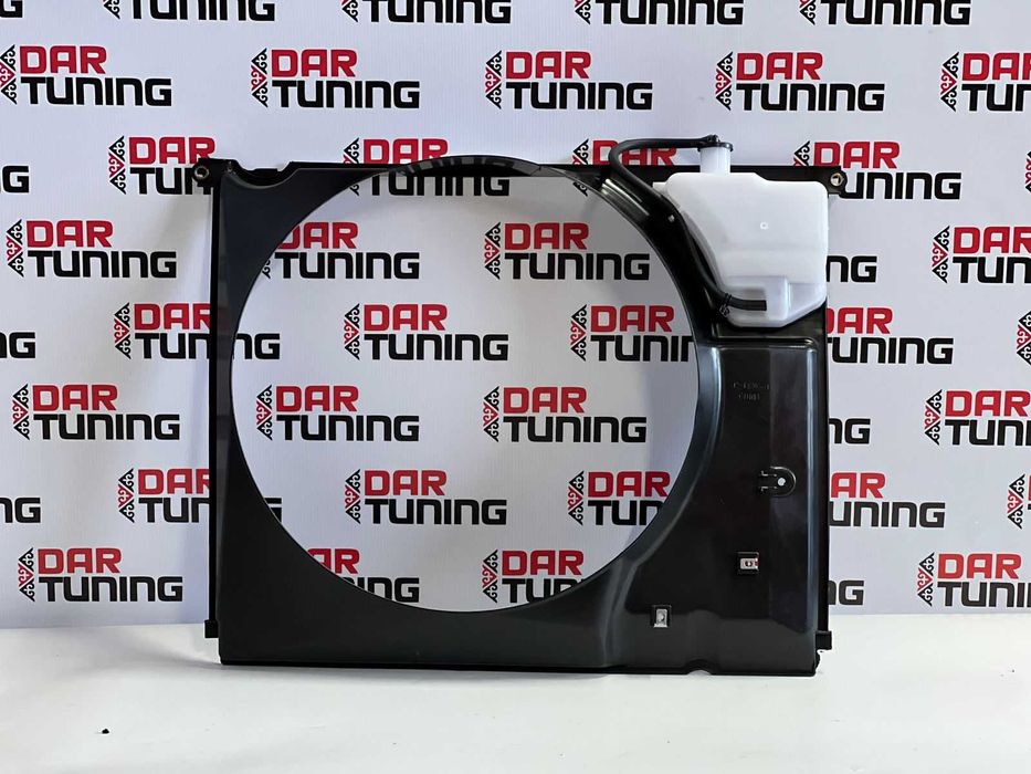 Диффузор радиатор Toyota LC200