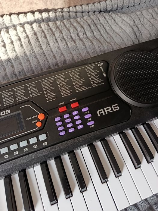 Продам электрогитару  kuruisi