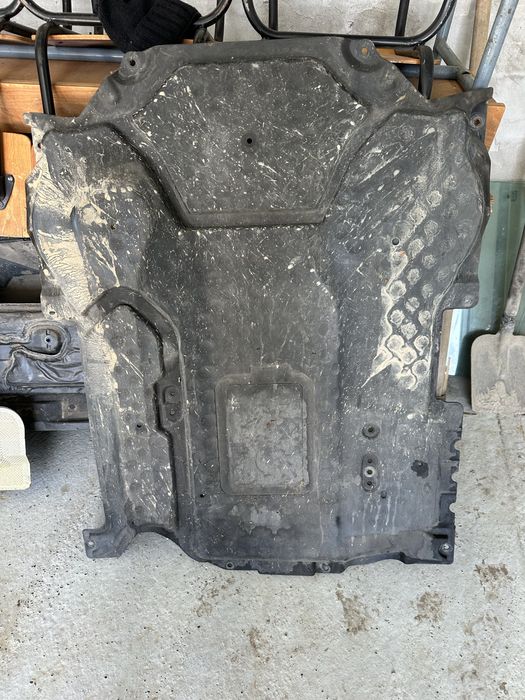 Кора под скоростна кутия Mercedes E class w212 w207 C w204 cls w218