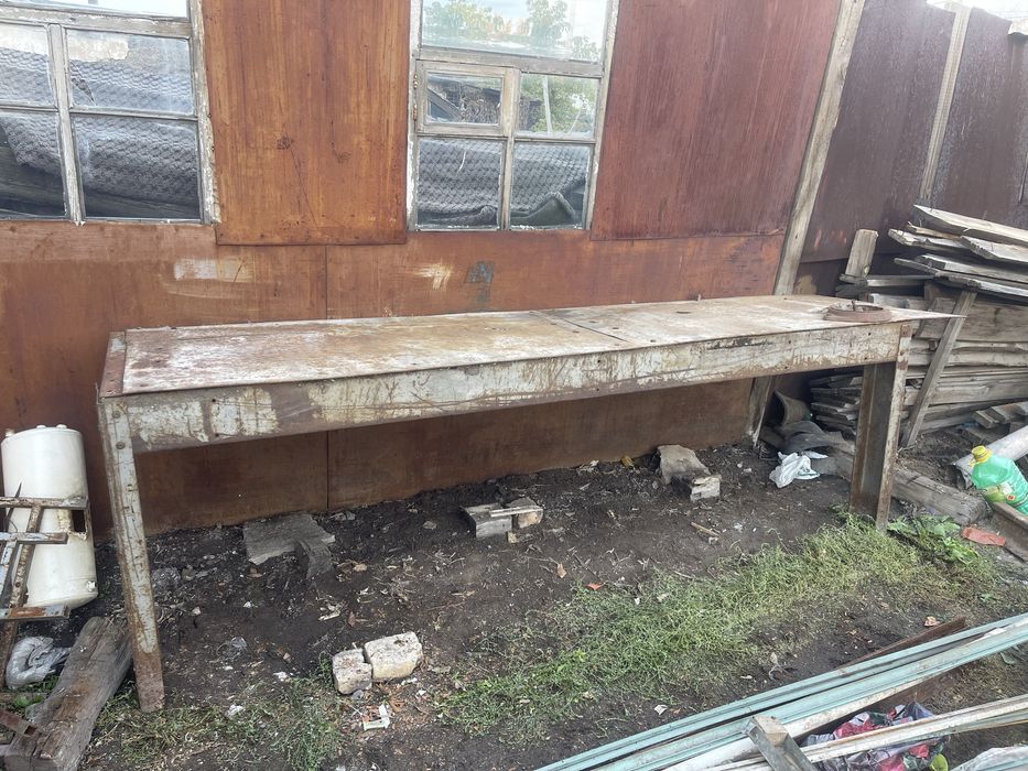 Верстак и стеллаж продаю