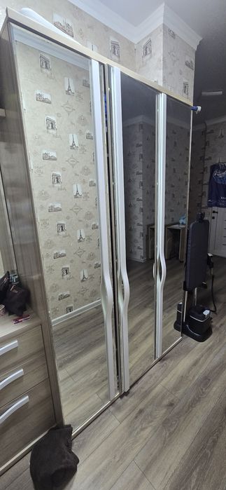 Продам шкаф с зеркалами