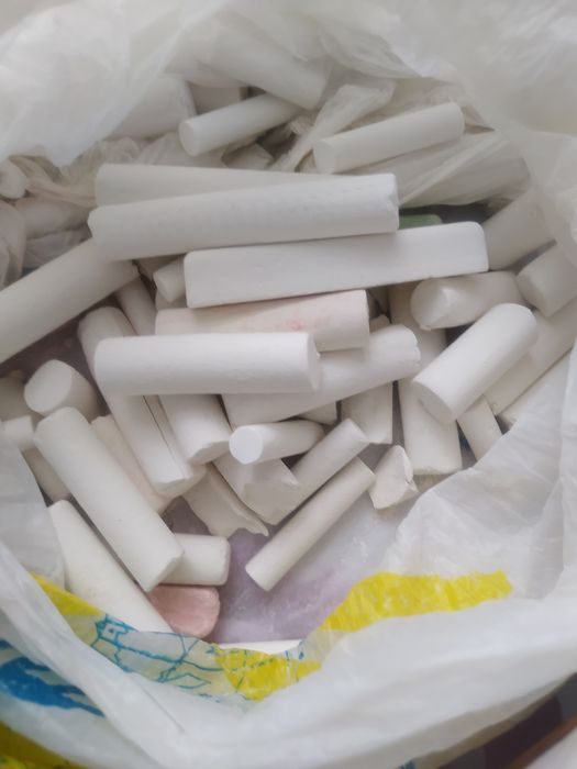 Мел белый. Килограмм тысяча тенге.