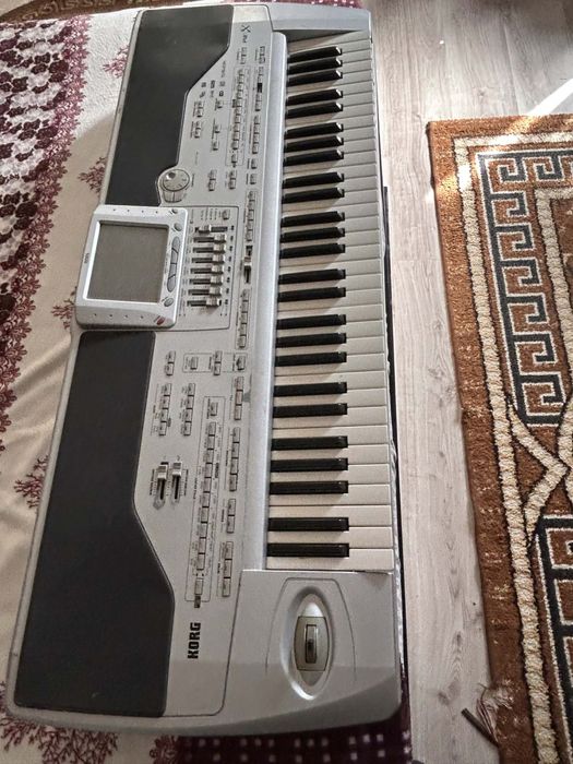 Vand sau Schimb Korg PA1Xcu korg Pa 800 PA600 sau korg M3 pret 550 Eur