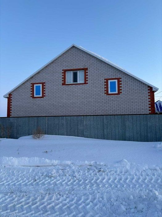 Мансард үй сатылады.