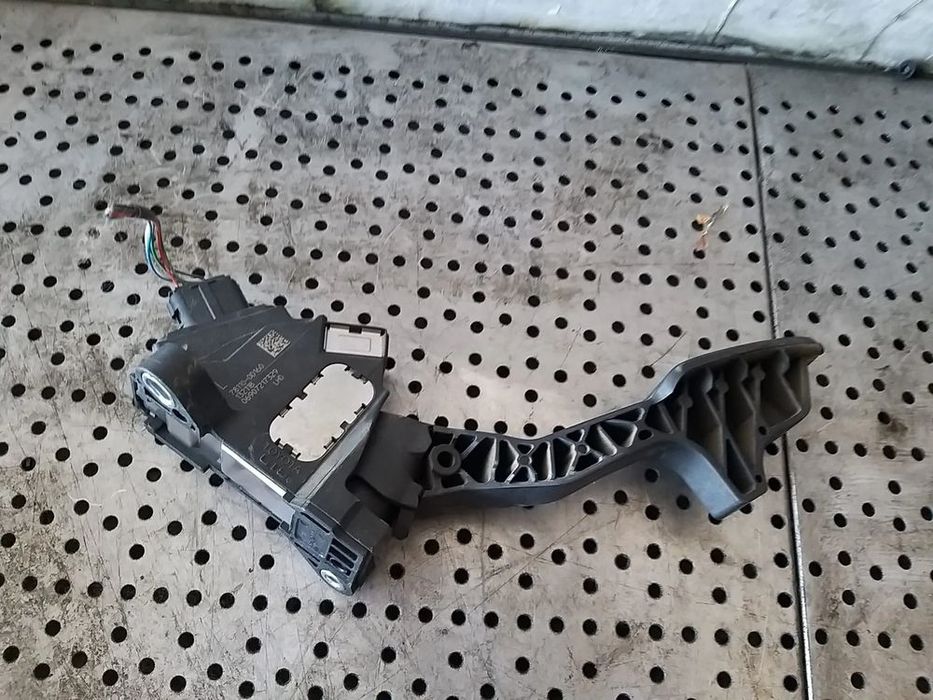 Pedala acceleratie 1.0 b toyota yaris 3 p13 781100d160