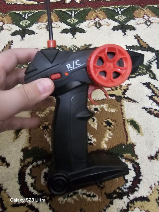 Машинка на пульте управления