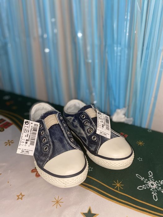 Продам детские кеды