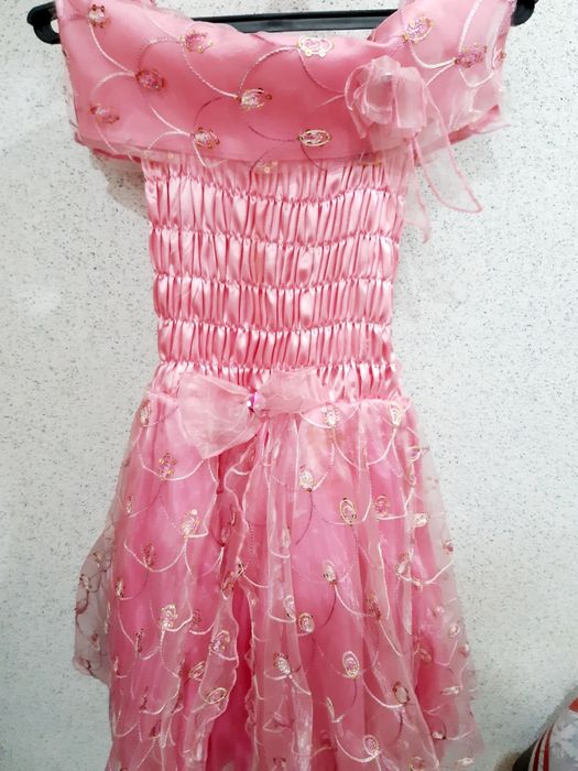 Нарядное платье на девочку 5-7