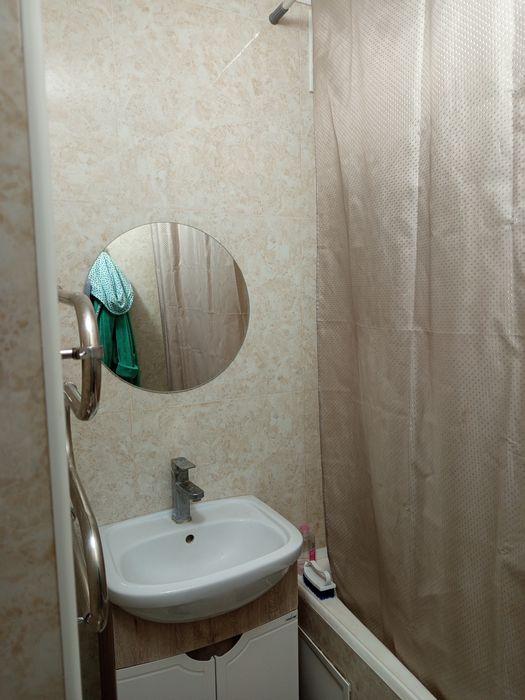 Продам 2 комнатную квартиру в 12 микрорайоне