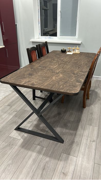 Продам обеденный стол