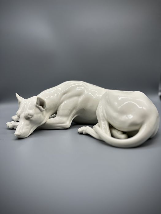 Статуэтка собаки фарфор