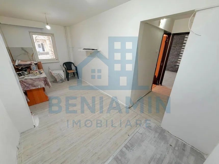 Vand Apartament 4 camere Bilateral V rosie