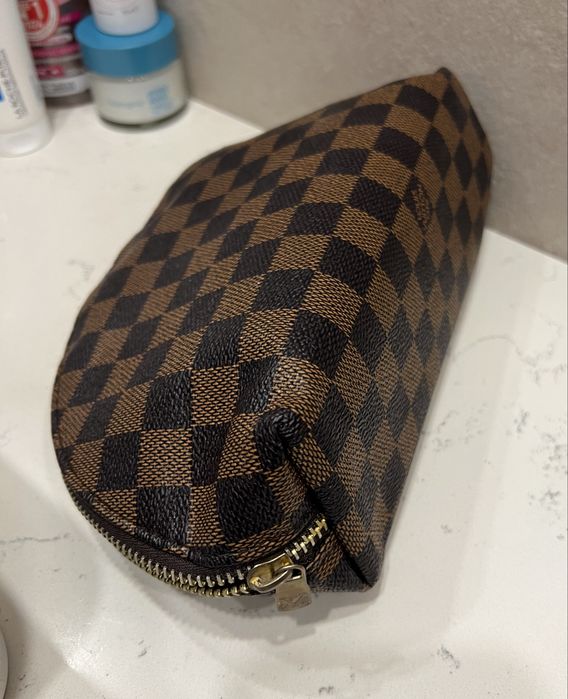 LV несесер за грим