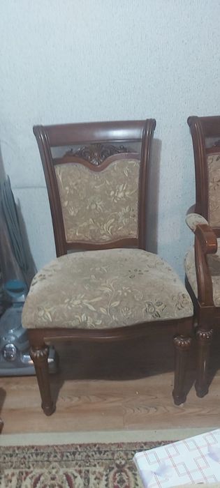 Стол со стульями