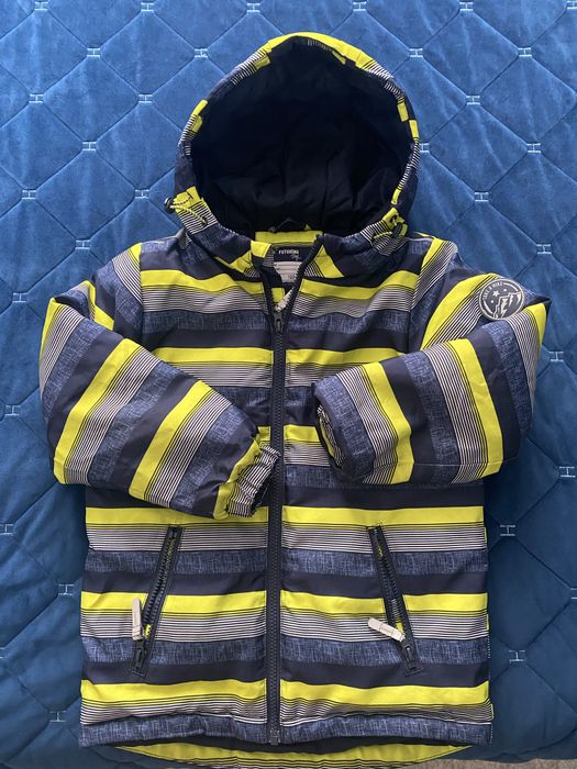 Продам куртку на мальчика