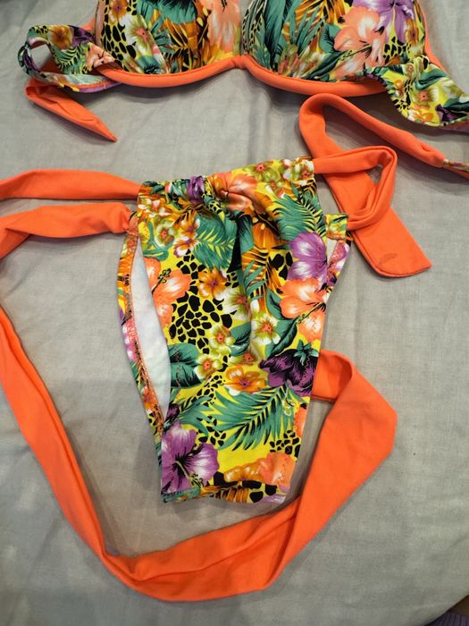 Цветен бански комплект размер  40