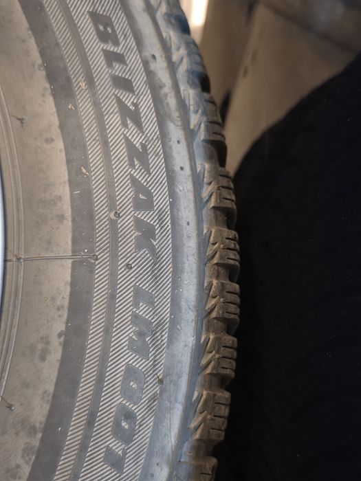 Anvelope Iarna Bridgestone Blizzak LM001 185/65 R15 rulate aprox. 15000km profil 6-7 mm