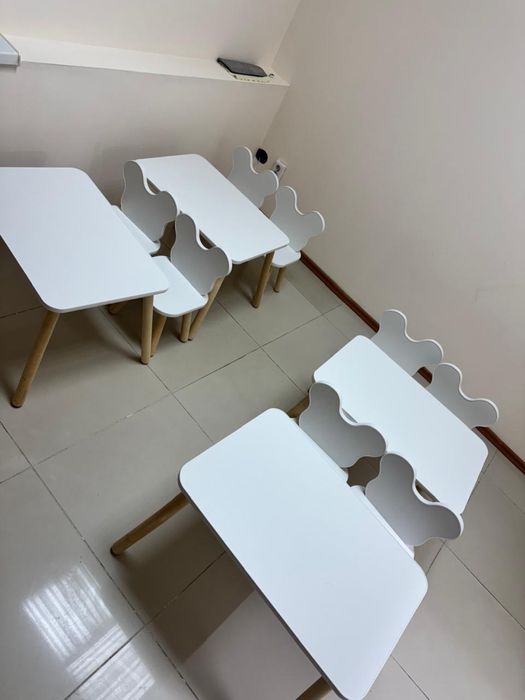 Детские парты со стульями