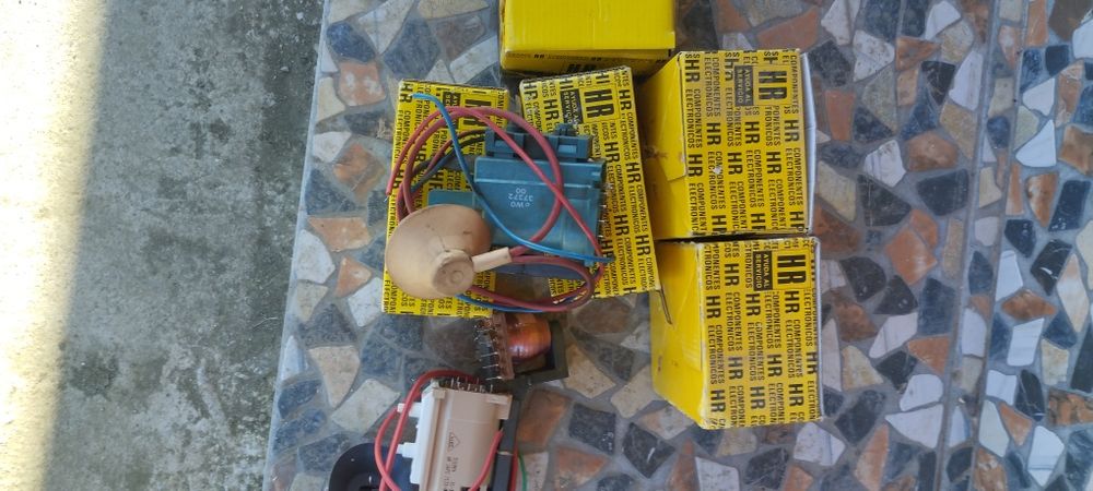 Diferite piese televizoare pentru cei interesați