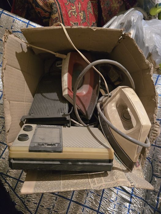 Продаётся радио и утюг