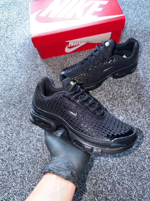 Nike tn black.