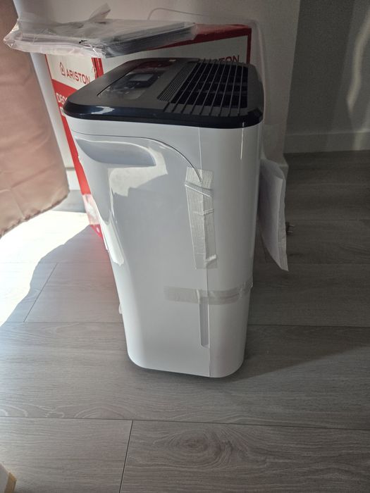 Dezumidificator Ariston Deos 21 S,purificare aer, uscare rufe