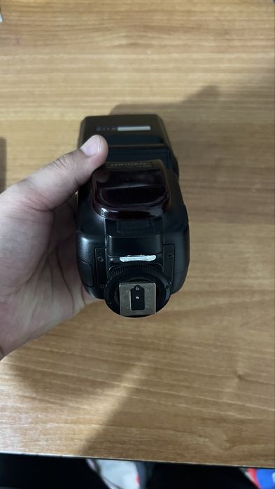 Продам вспышку в отличном состояния