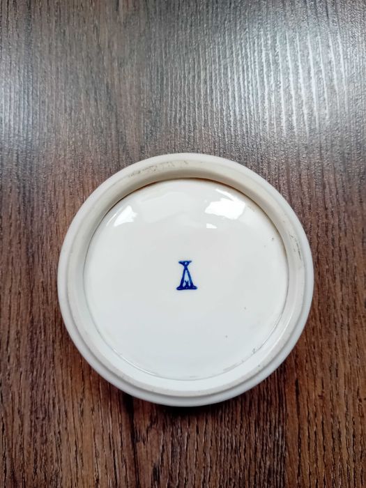 Стари  порцеланови пепелници