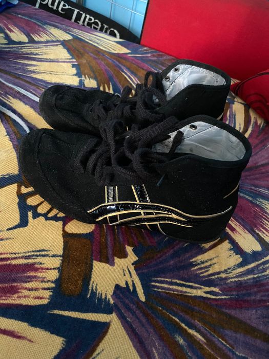 Продавам ASICS tiger 2.0